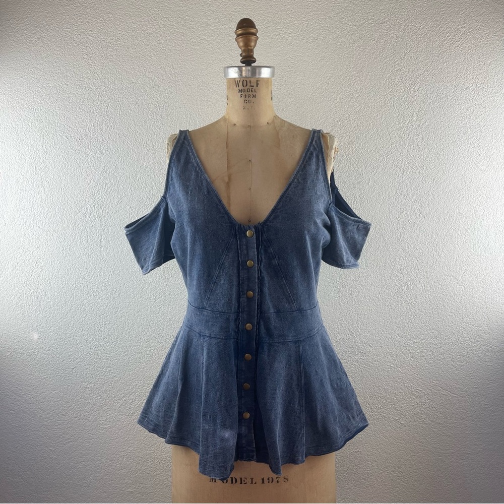 Free People l M Blue Distressed Snap Button Down Exposed Seams Cold Shoulder Top
